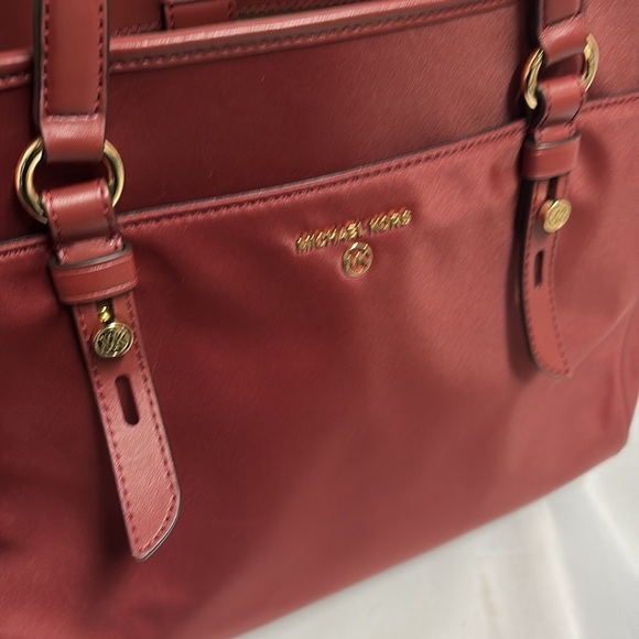 Michael Kors Sullivan Large Nylon Multifunction Top Zip Tote Brandy Red - Picture 2 of 12
